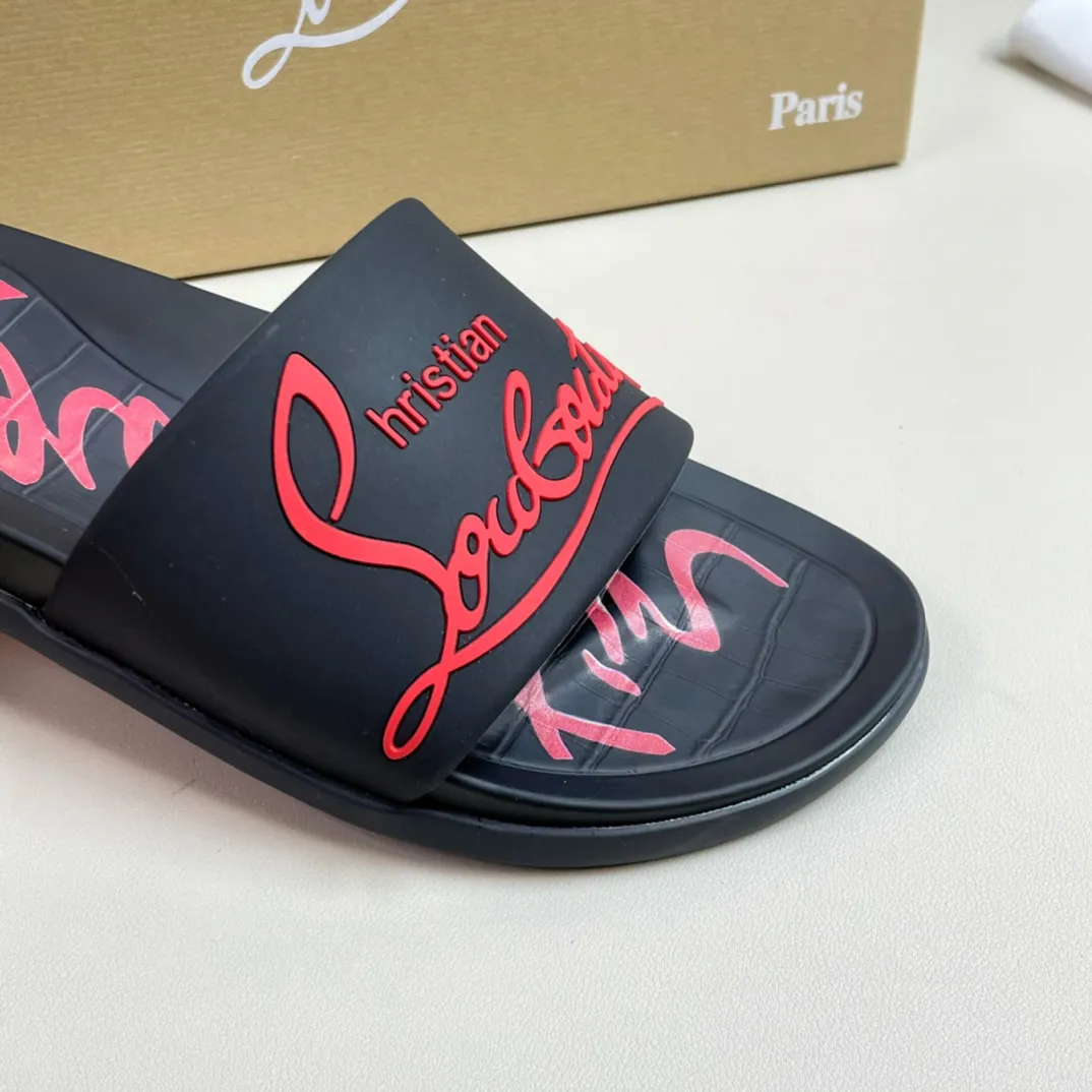 [CL red sole shoes] P: 300💰 size 38-45 Men's classic slippers, made on the official website 1:1, the original factory specializes in original materials ➖ OEM 3D printing pattern production ➖ Ultra-light non-slip outsole. Super fashionable and super comfortable, handsome on the feet, a must-have for men in summer! !